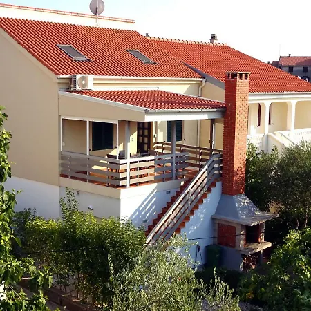 Lily Zadar